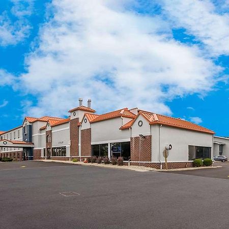 Suburban Studios Milwaukee Airport Экстерьер фото
