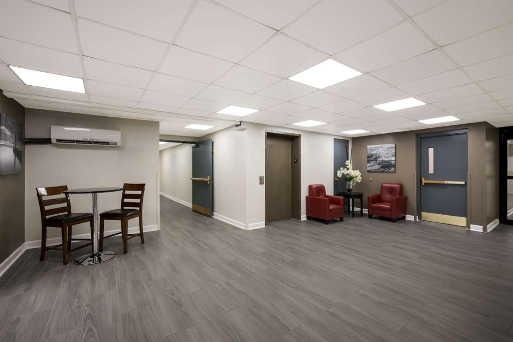 Suburban Studios Milwaukee Airport Интерьер фото