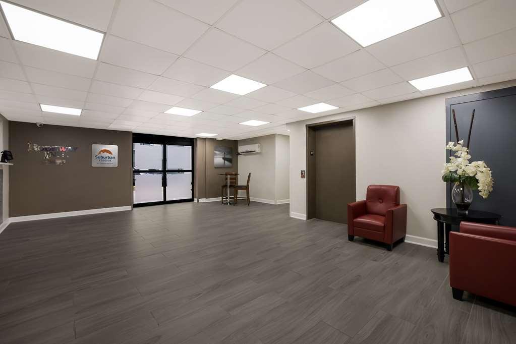Suburban Studios Milwaukee Airport Интерьер фото